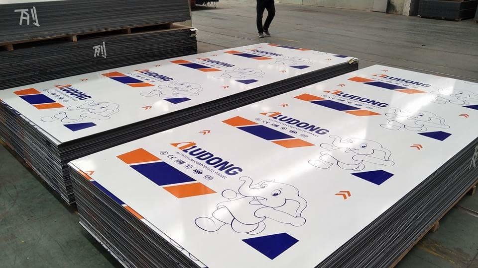 High Gloss Aluminum Composite Panel Protecting Your Surface with Nano-PVDF Coating and Self-Cleaning Paint