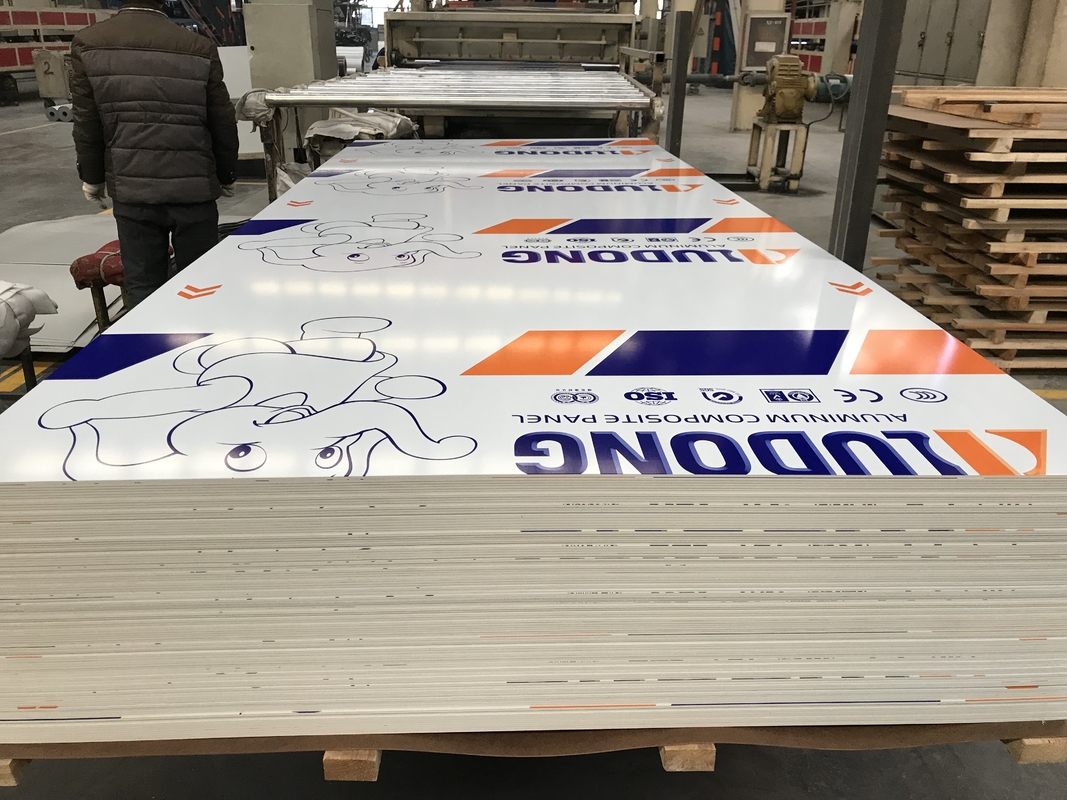 1500mm Wholesale  Aluminum Composite Material Panel For Curtain Wall Eaves  Indoor Shelter Billboard